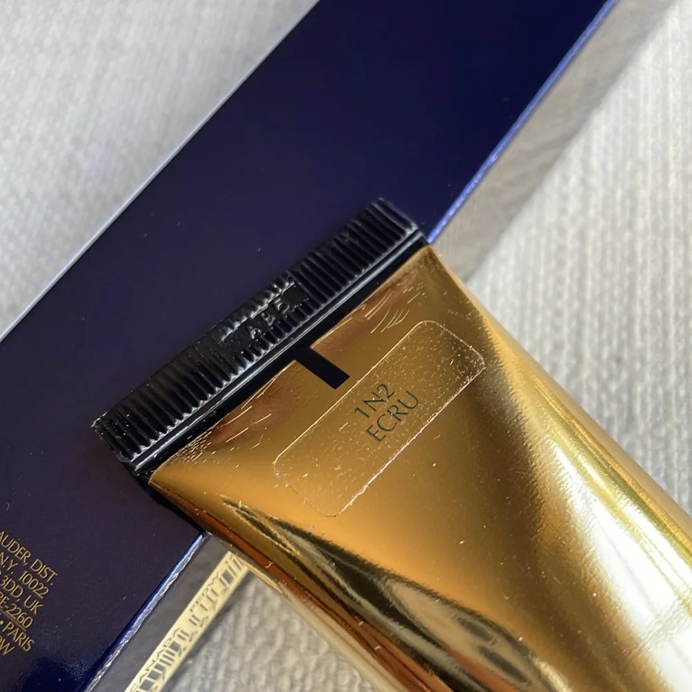 Estee Lauder Futurist Hydra Rescue Moisturizing foundation - 1N2